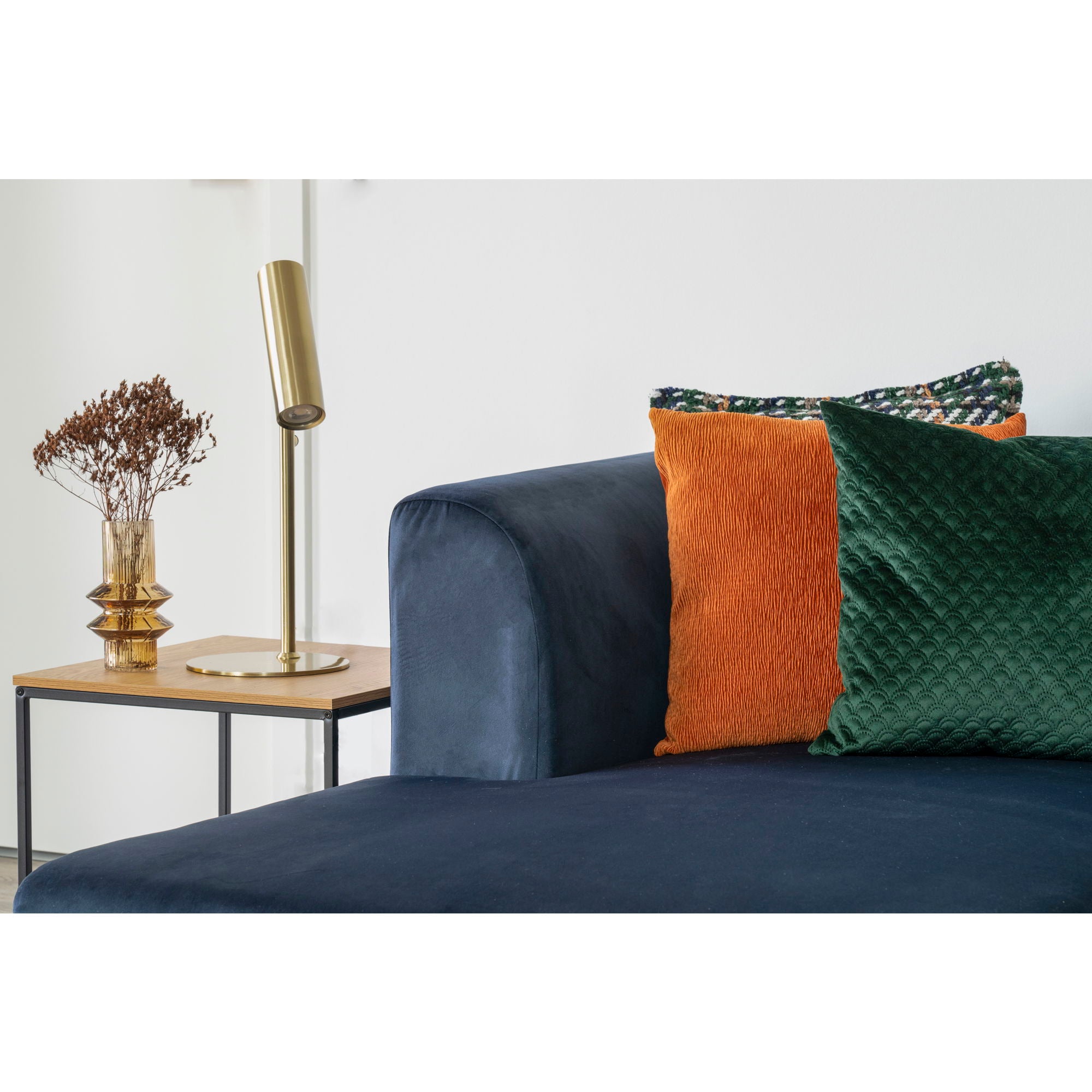 VITA sidobord, eklook med svart ram