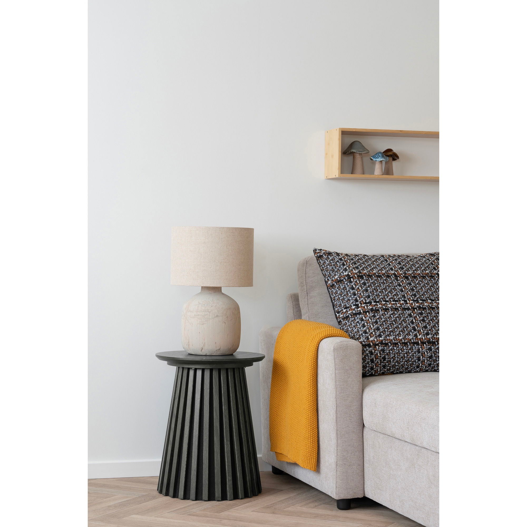 OSAKA SIDOBORD, svart ekfanér