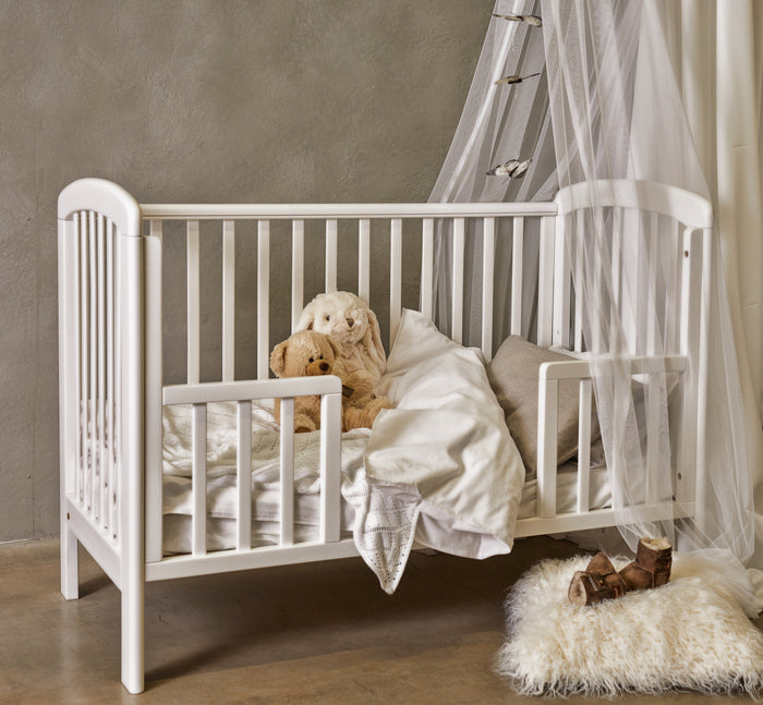 2-dels Set Washed Vit Spjälsäng, Borganäs of Sweden, barnartiklar sovrum