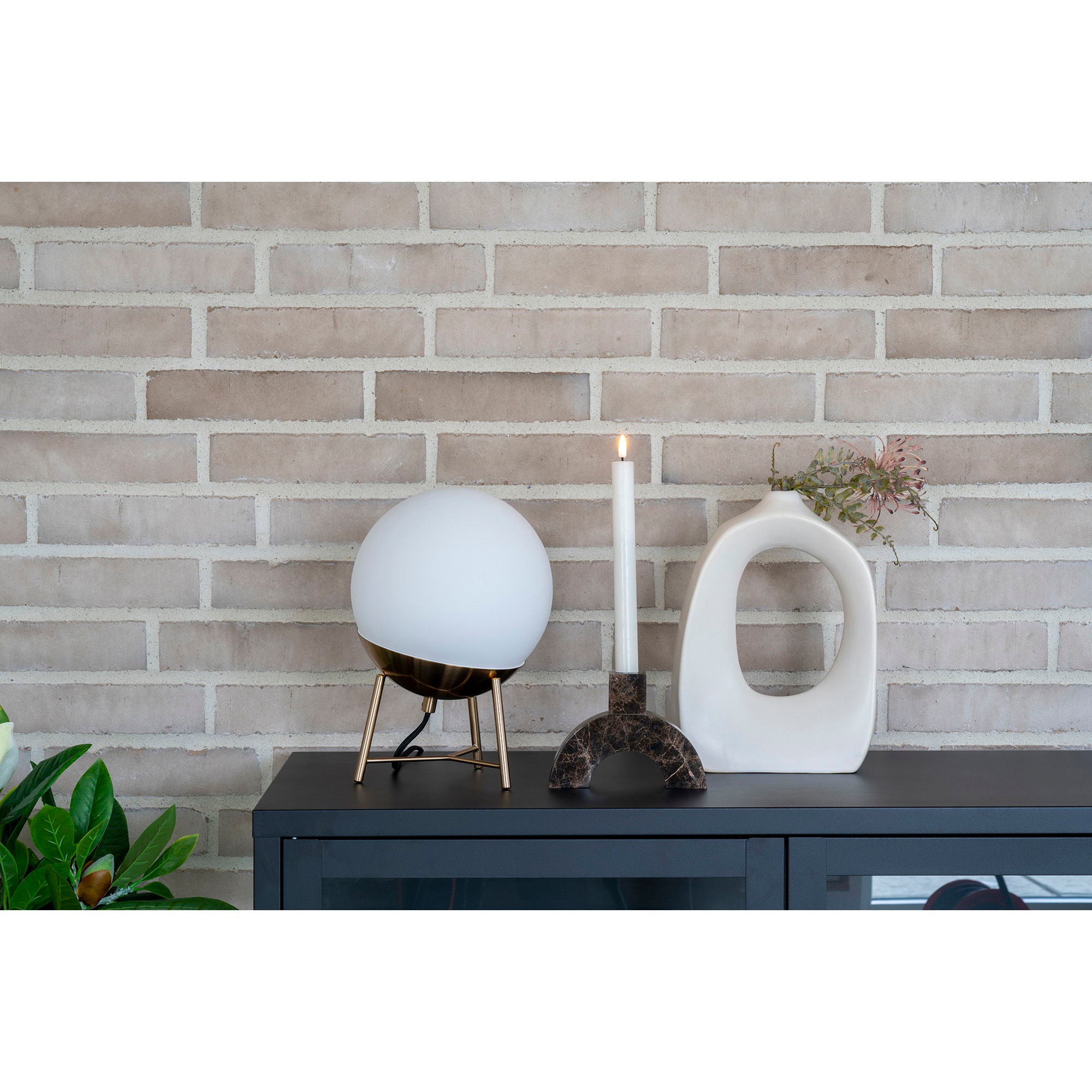 CHELSEA Bordslampa, vit glas & mässing