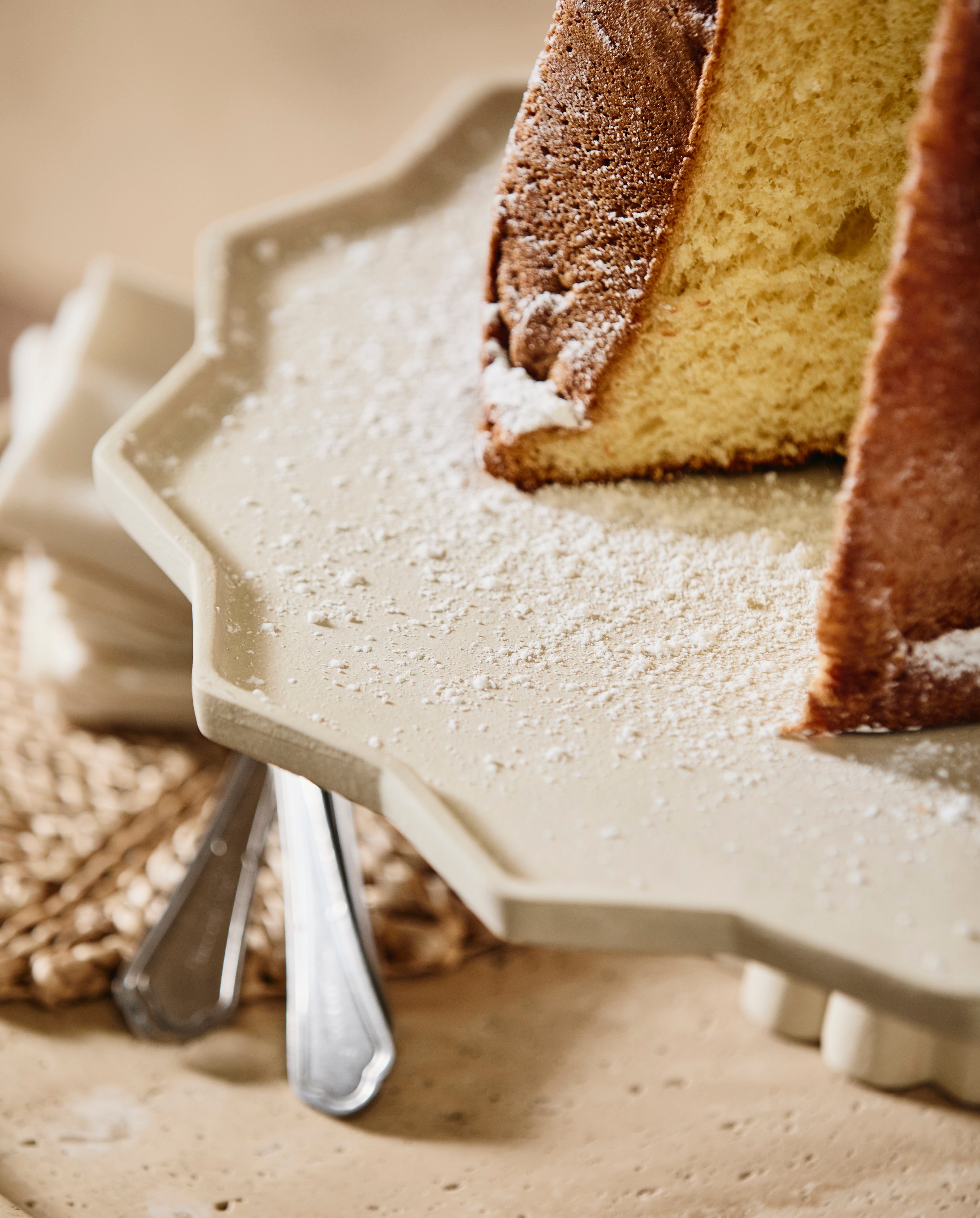 Minu Tray On Foot - Ivory, Nordal, servering och upplägg