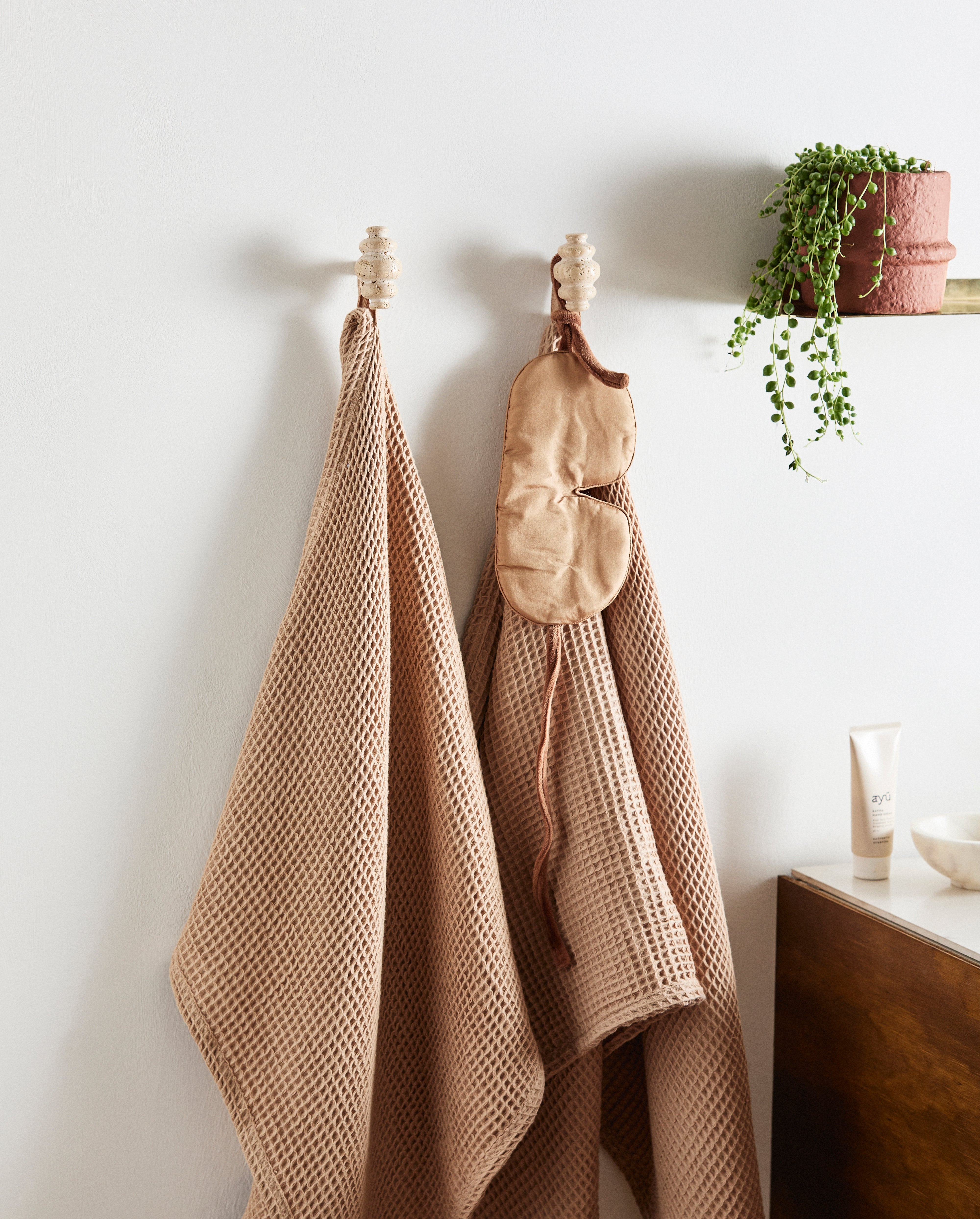 Basu Knob, Travertine - Ivory, Nordal, hängare & krokar