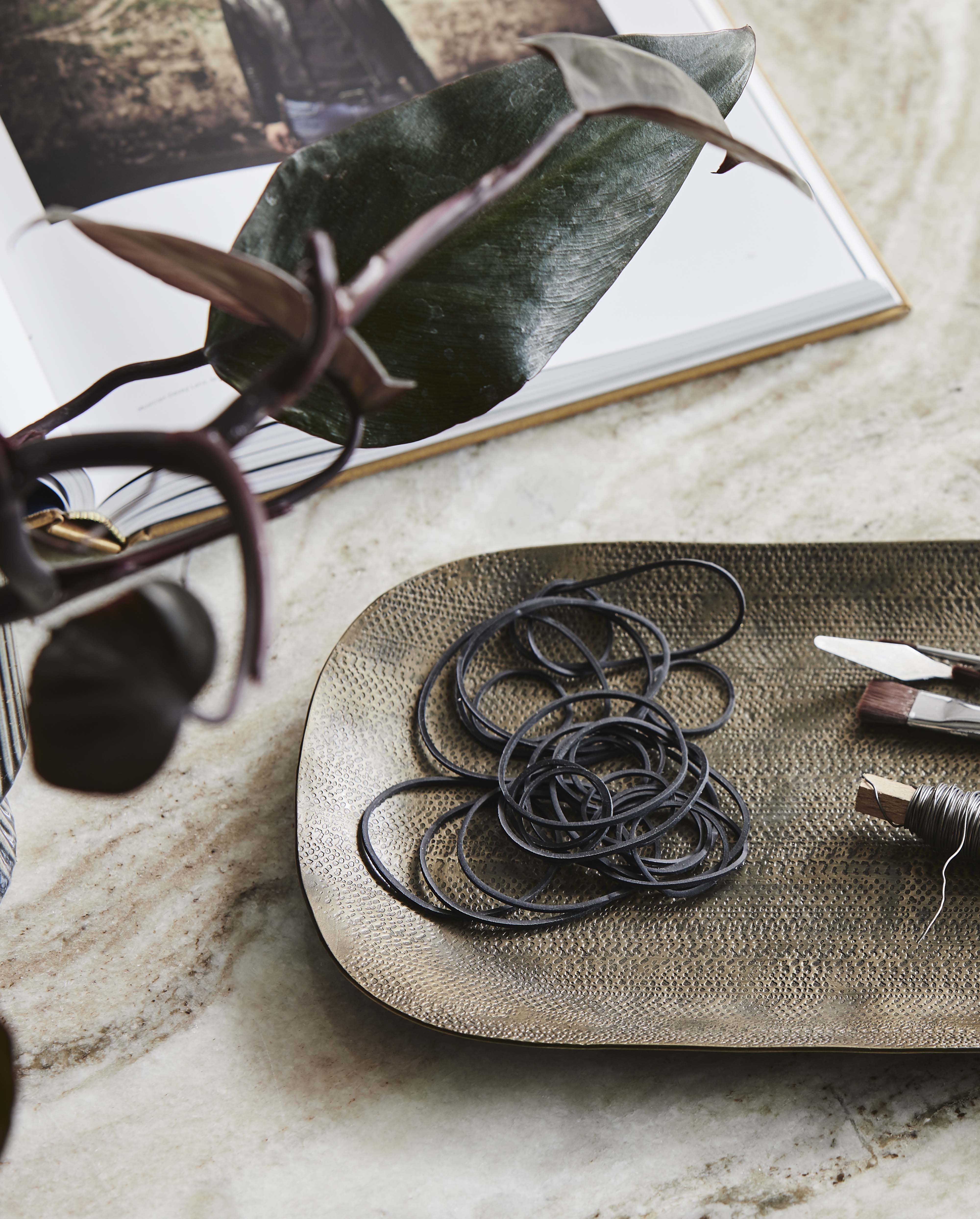 Danna Square Tray - Antique Brass, Nordal, servering och upplägg