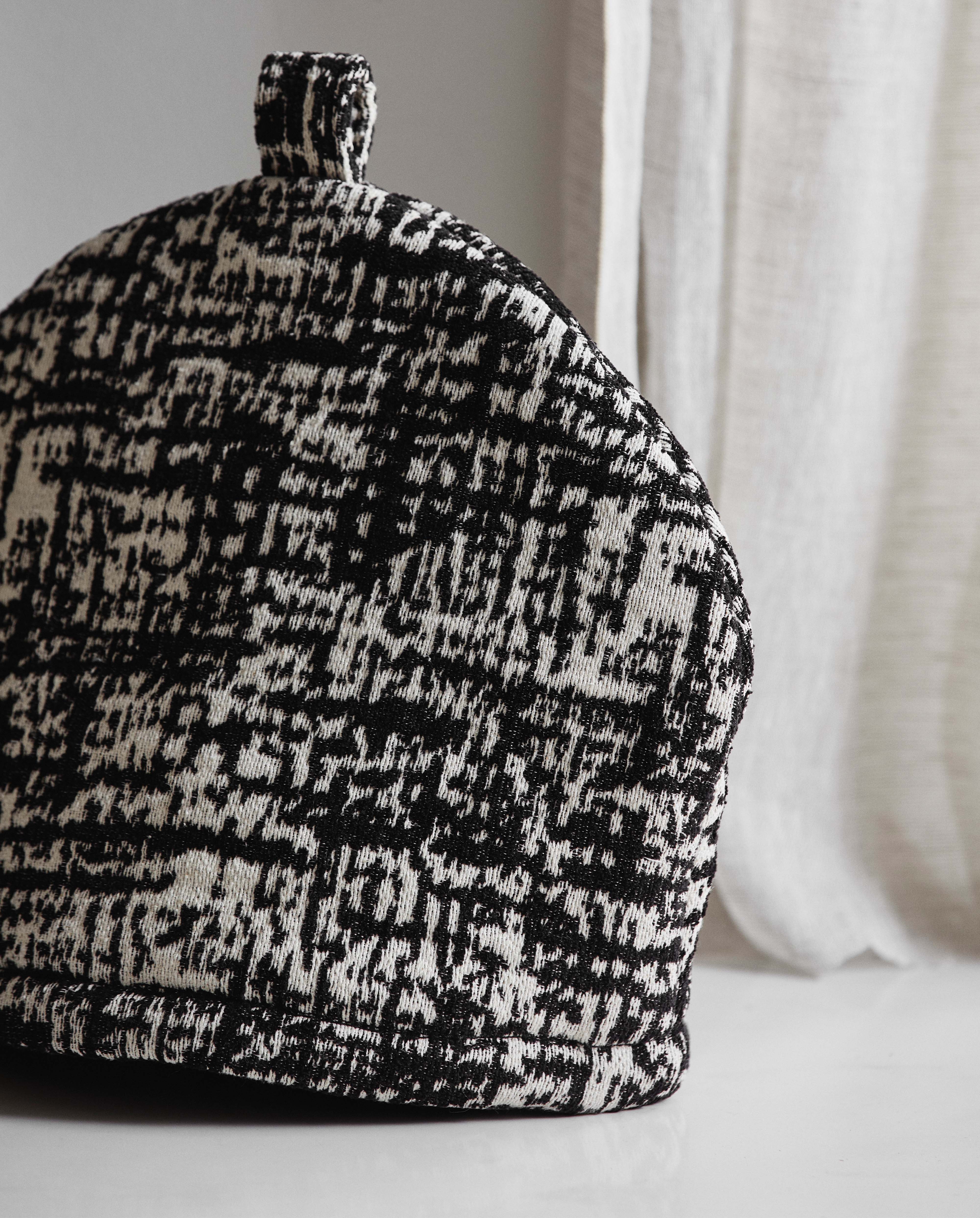 Rosis Teapot Cover - Black/white, Nordal, sovrums textilier