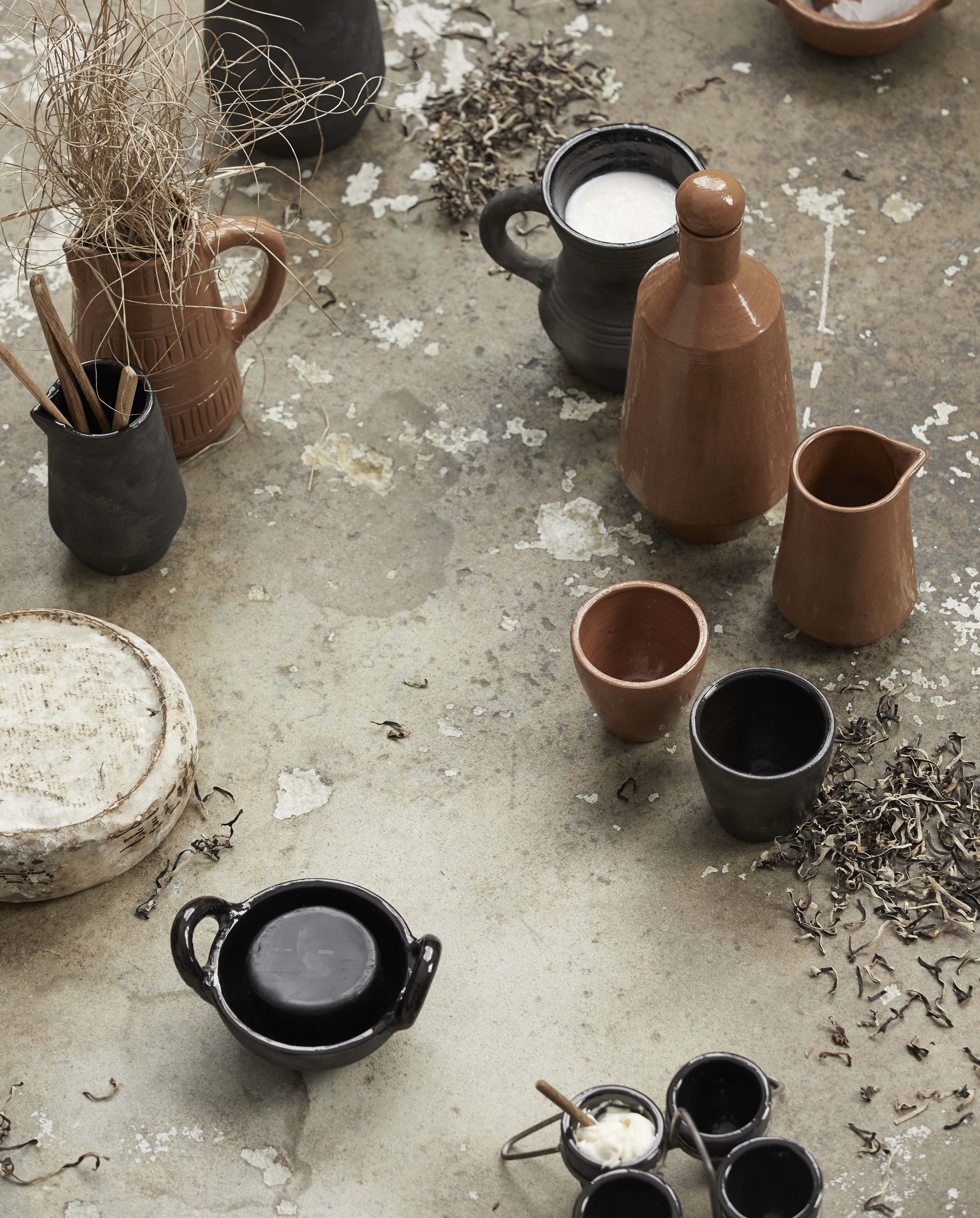 Juniper Bowl W. Handles, Terracotta - Black, Nordal, köksredskap