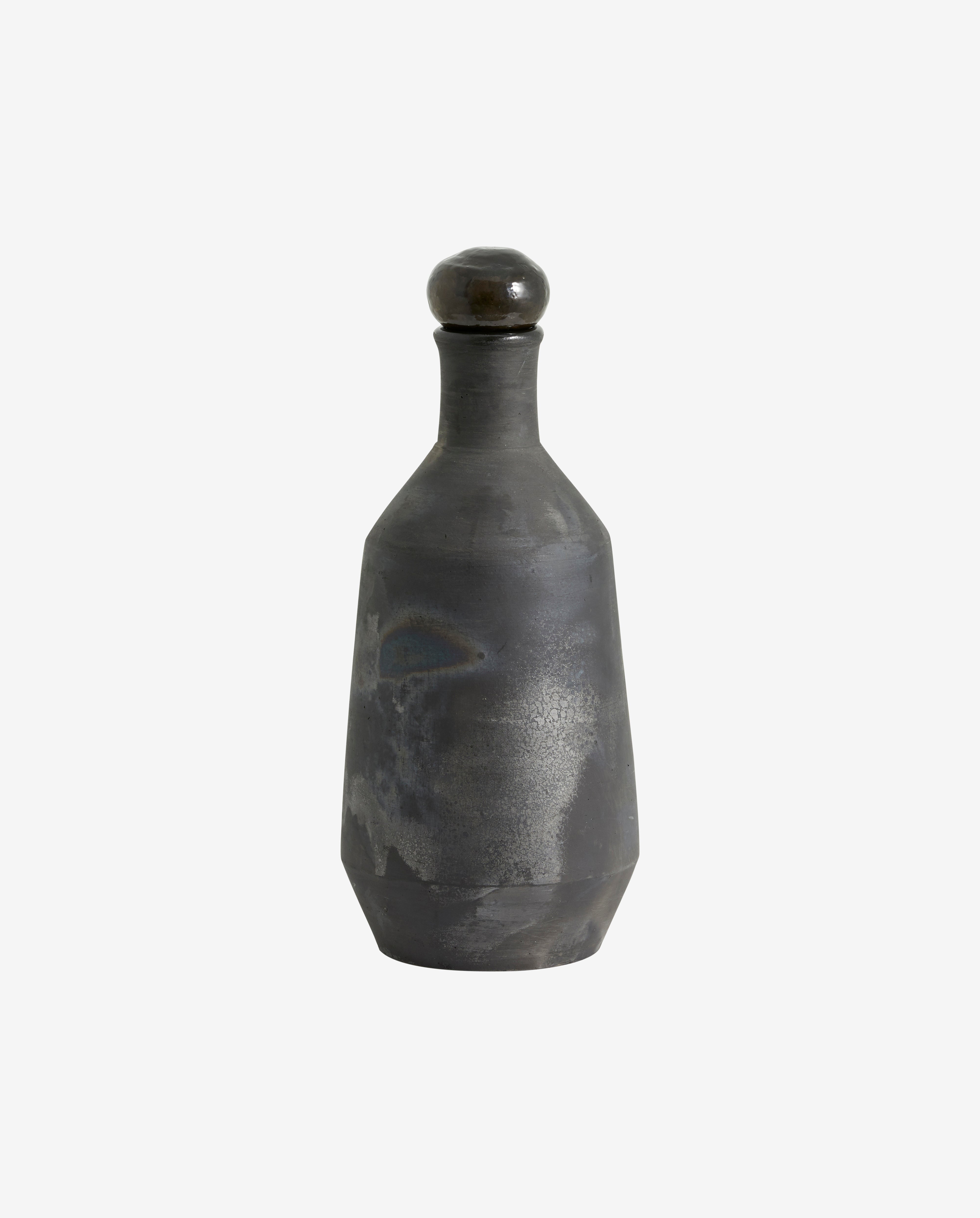Juniper Bottle W. Lid, Terracotta - Black, Nordal, kannor och karaff