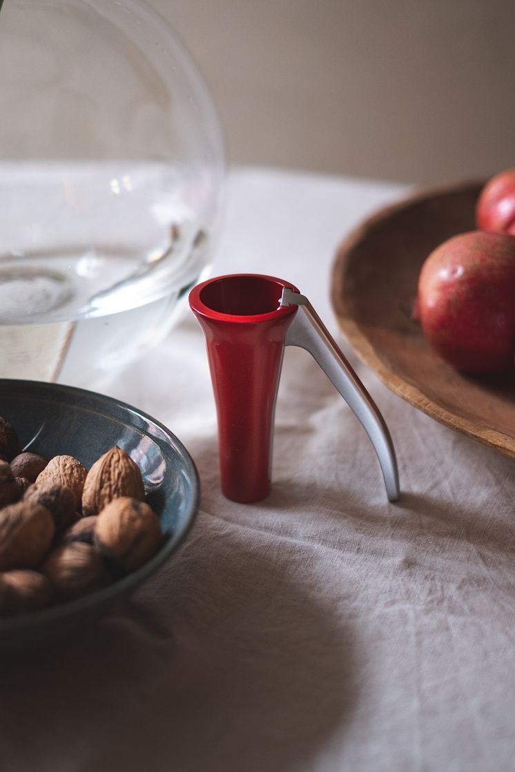 Röd nötknäckare från Drosselmeyer på bord