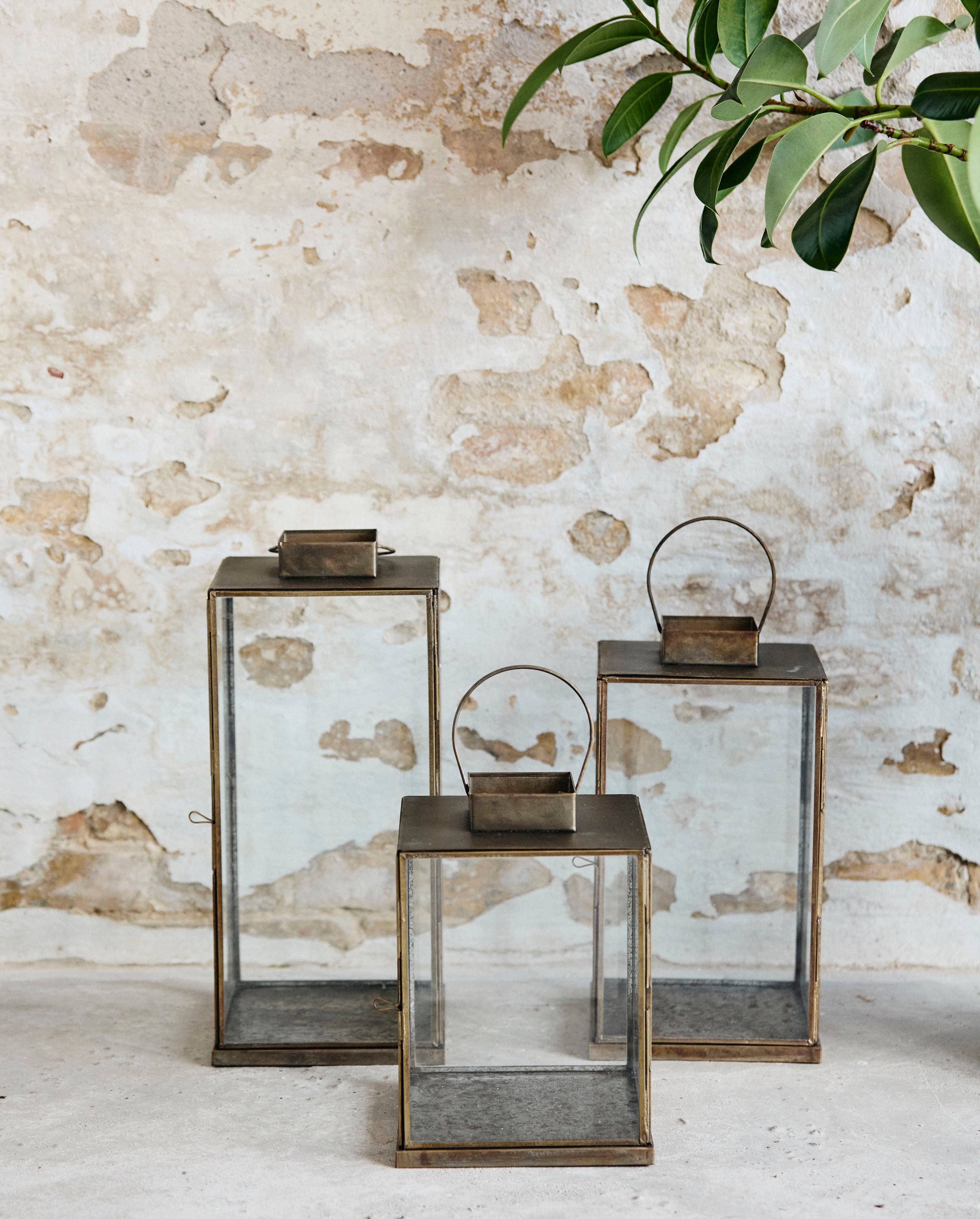 Antique Lantern W/flat Top, L - Golden Finish, Nordal, ljus & ljuslyktor