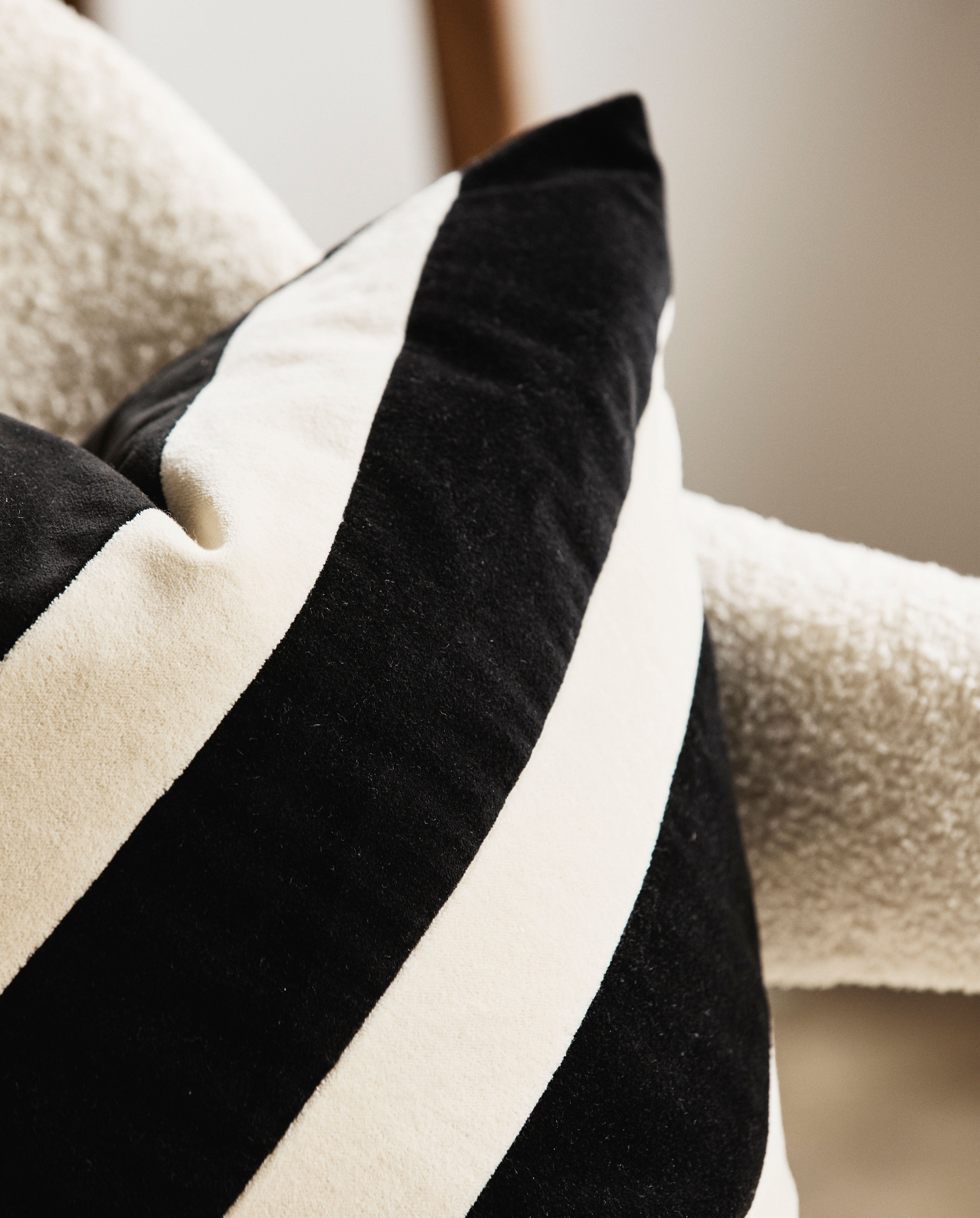 Theta Cushion Cover - Ivory/black, Nordal, sovrums textilier