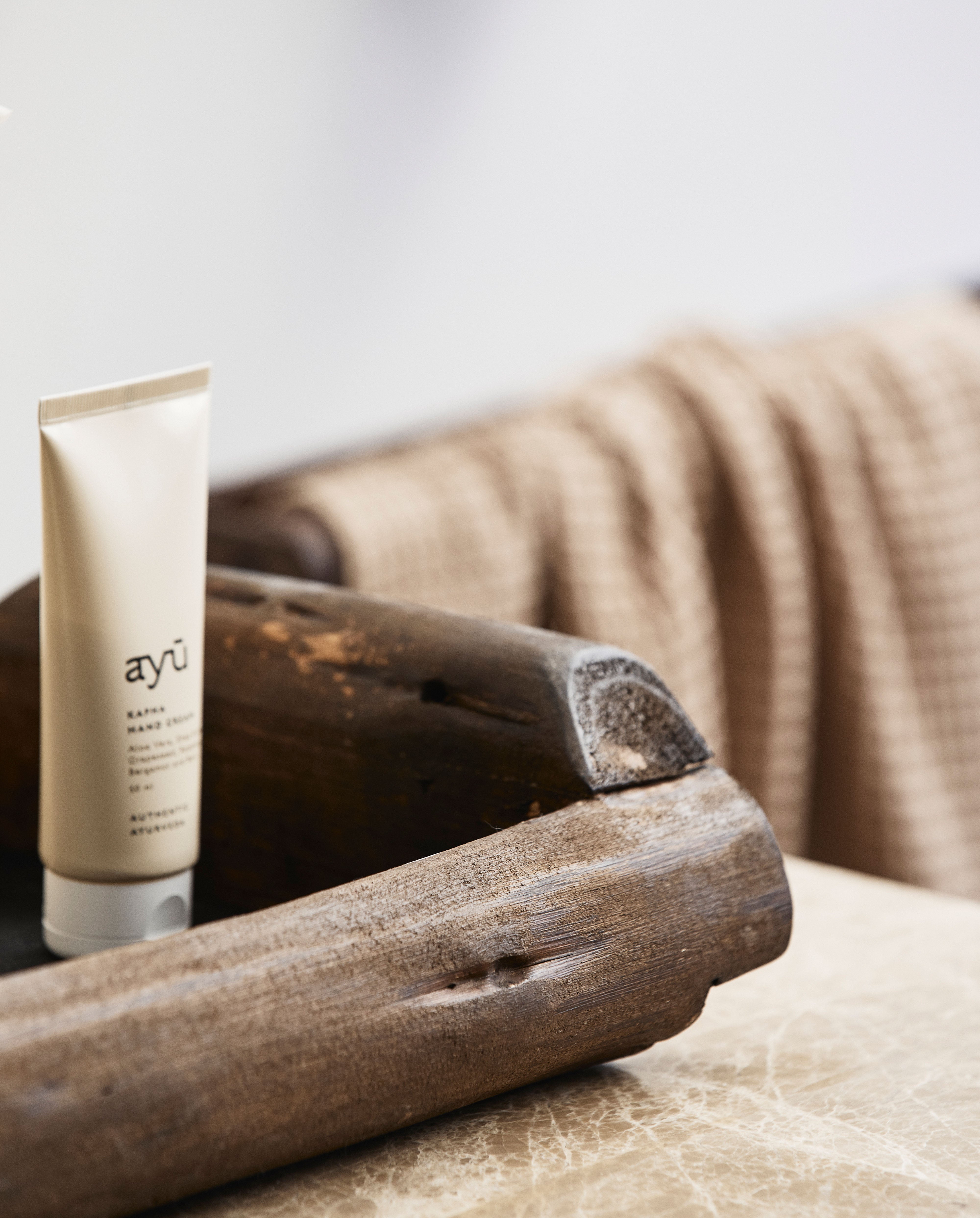 Condo Wooden Dish - Dark Brown, Recycled, Nordal, servering och upplägg