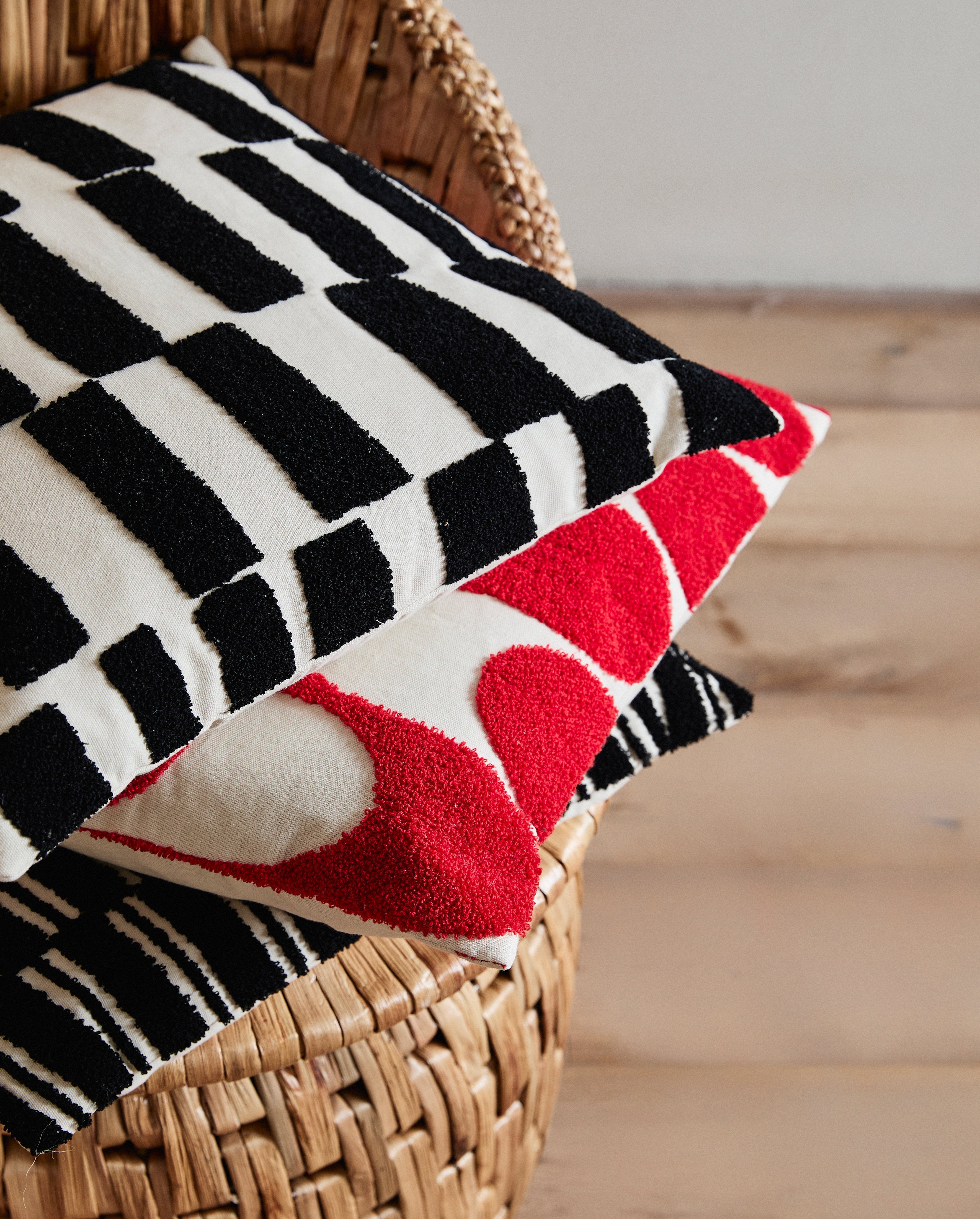 Coxa Cushion Cover - Ivory/red, Nordal, sovrums textilier