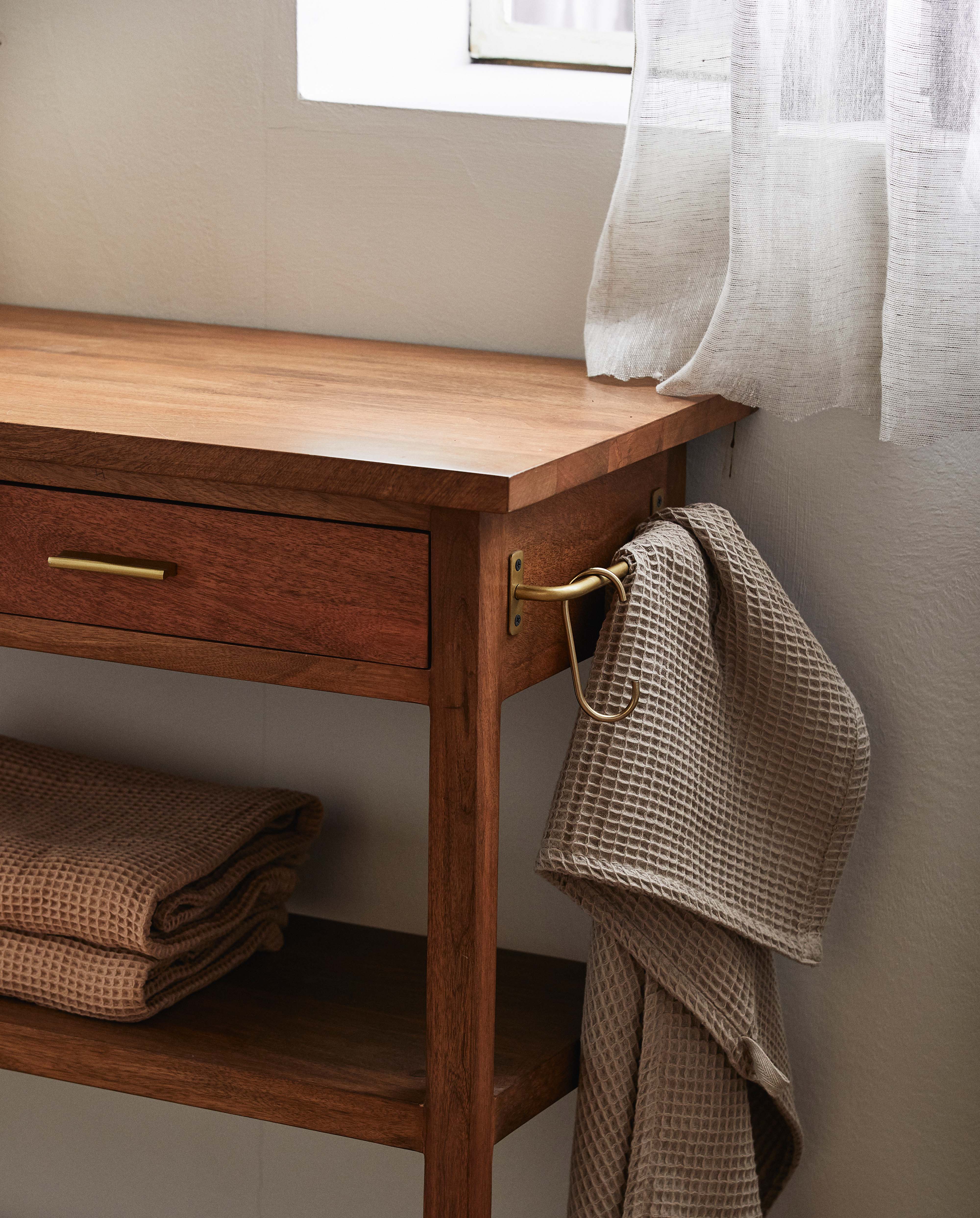 C-hook, Round - Brass Finish, Nordal, hängare & krokar