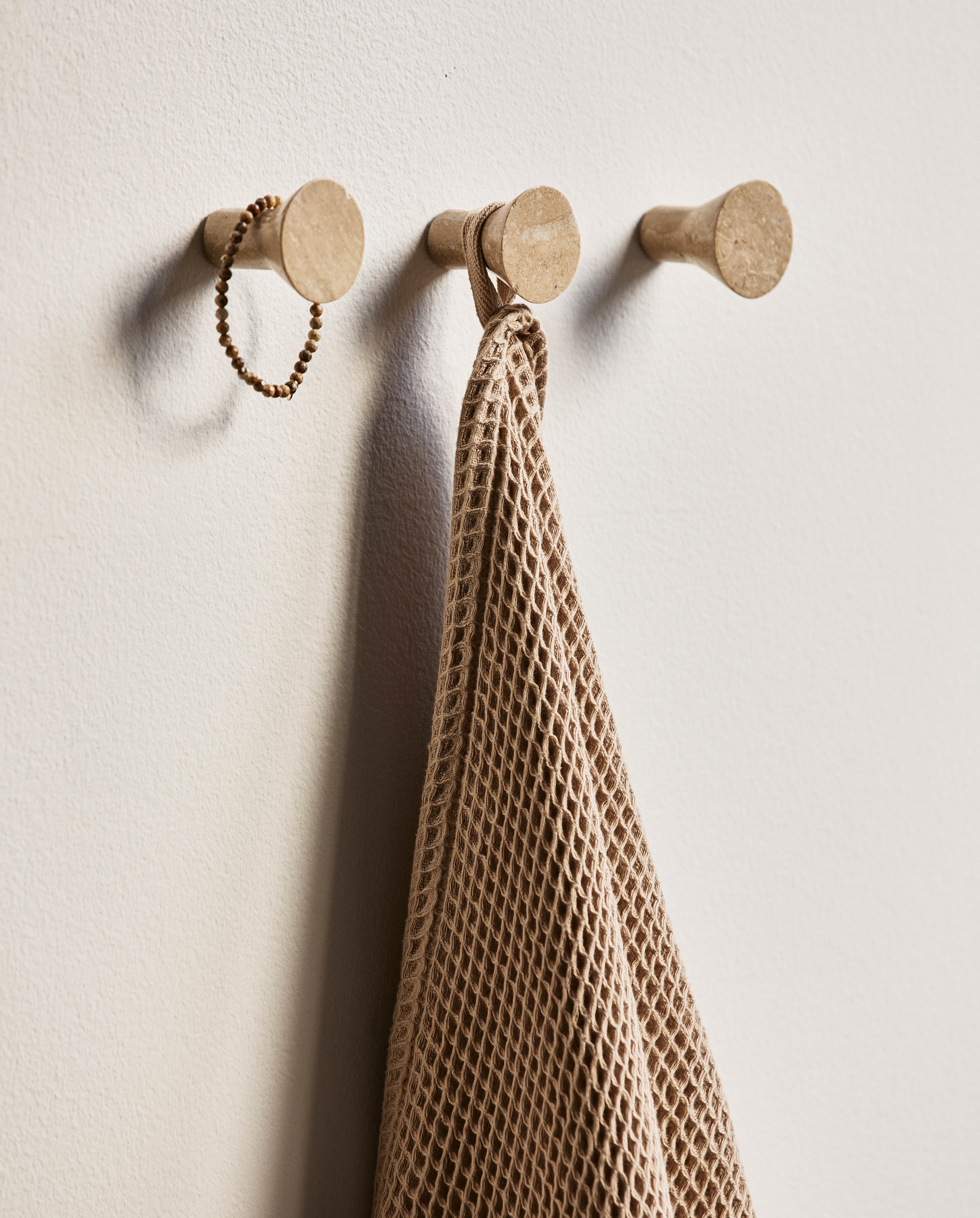 Lakolk Knob, Travertine - Ivory, Nordal, hängare & krokar