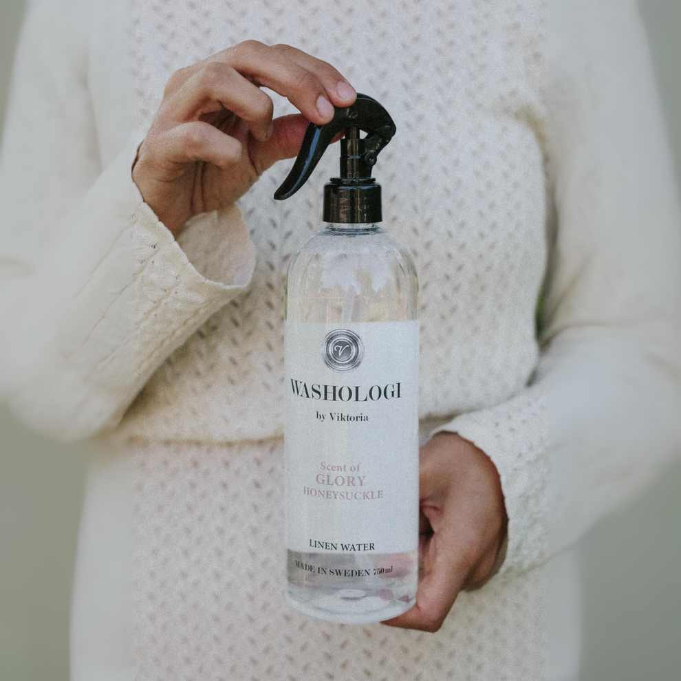 Person som håller Linnevatten Glory 750 ml