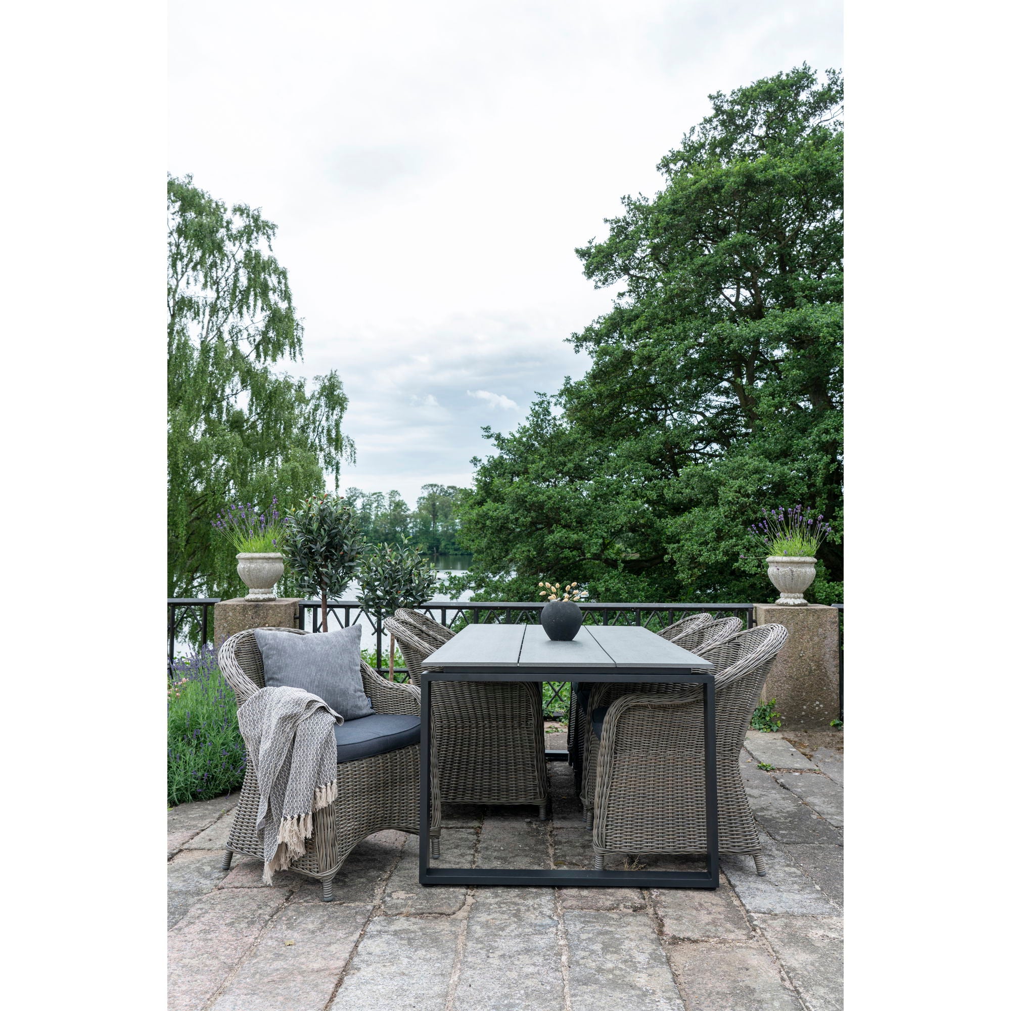 DENVER matbord, grå skiva/svarta ben