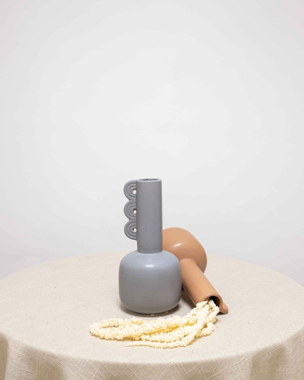 Tazza Keramikvas – Grå, Flora Grossist, vaser-och-krukor