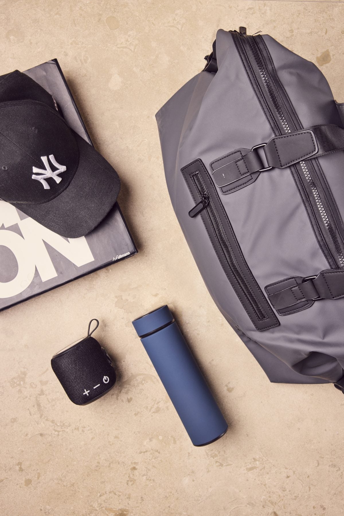 Trendig Duffelbag i Nylon från Sutherland & Sons – Grå, House of Regalo, Väskor