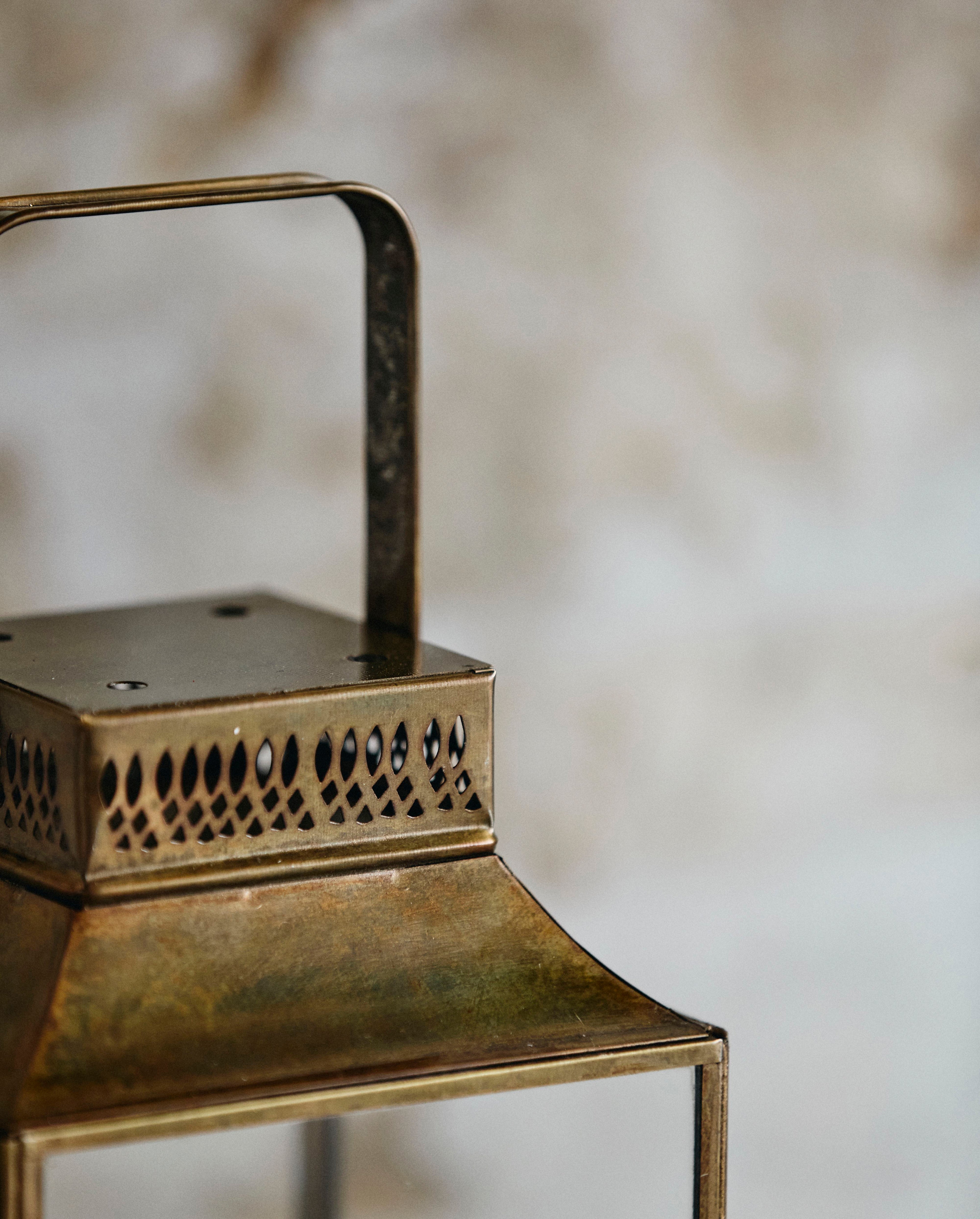 Antique Lantern, Square W/top, L - Golden Finish, Nordal, ljus & ljuslyktor