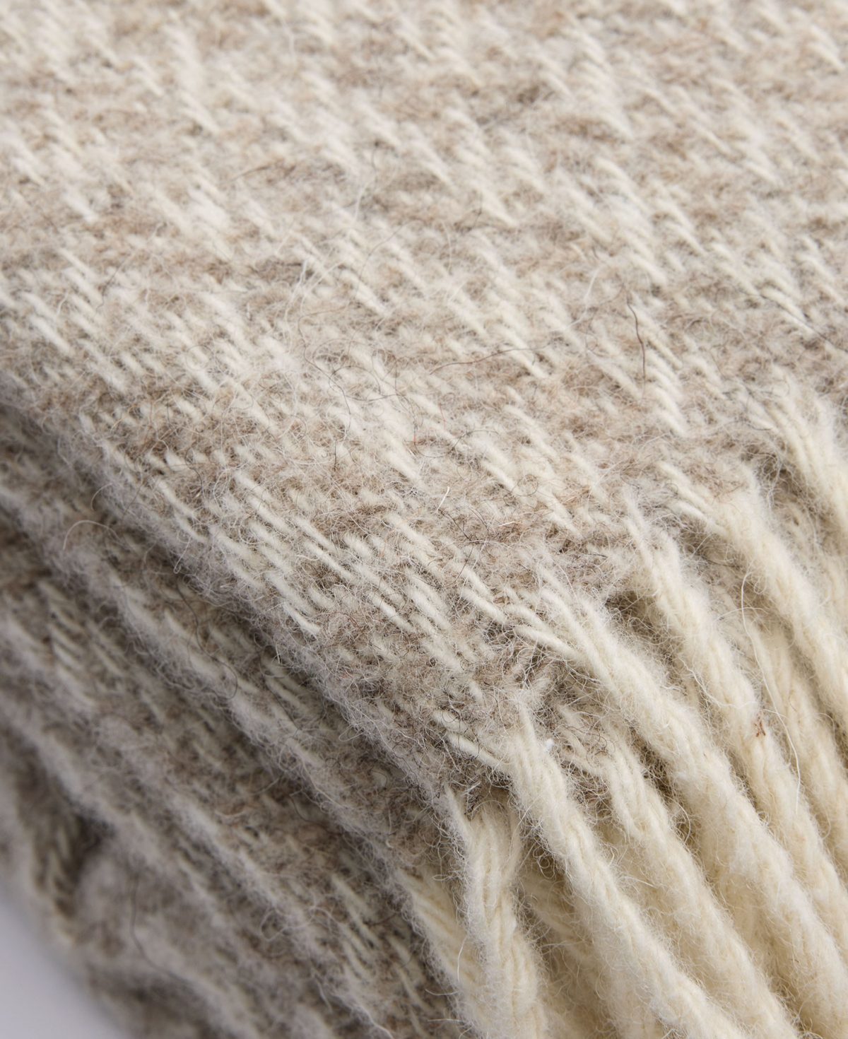 Mjuk Ullpläd från Ylleverket – Taupe Micromönster, House of Regalo, bäddset-textil