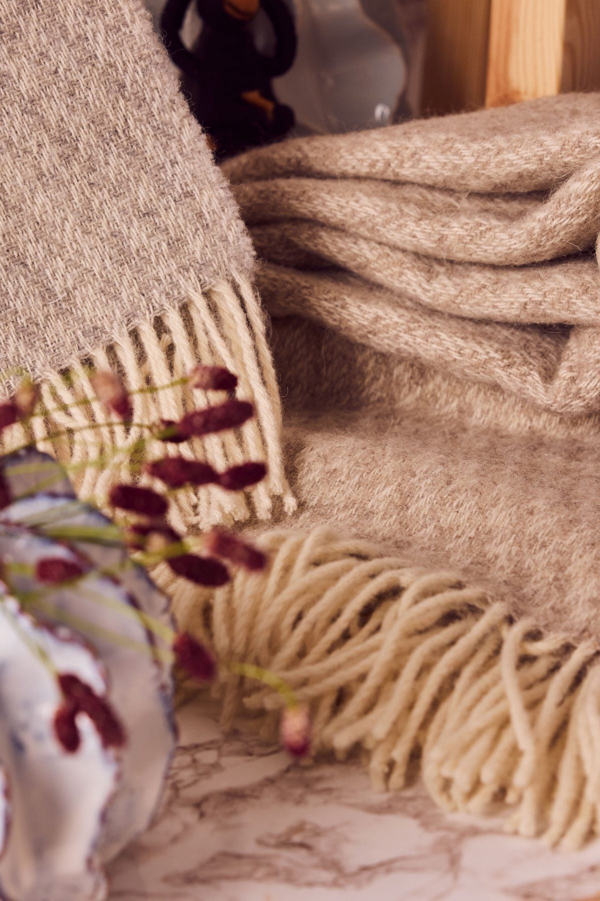 Mjuk Ullpläd från Ylleverket – Taupe Micromönster, House of Regalo, bäddset-textil